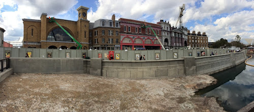 Universal Harry Potter Diagon alley peep holes