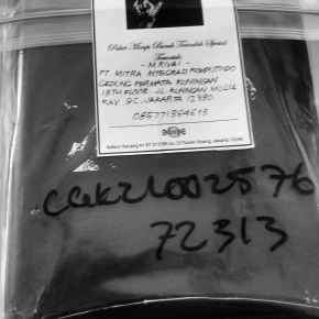 Bungkusan dari paket pengiriman