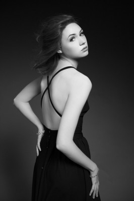 Programme Name: We'll Take Manhattan - TX: n/a - Episode: n/a (No. n/a) - Embargoed for publication until: 17/01/2012 - Picture Shows: Strictly embargoed for use in print or online before January 17th 2012. Jean Shrimpton (KAREN GILLAN) - (C) Kudos - Photographer: Kudos
