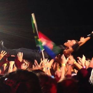 Crowd surf val Pauline Smit