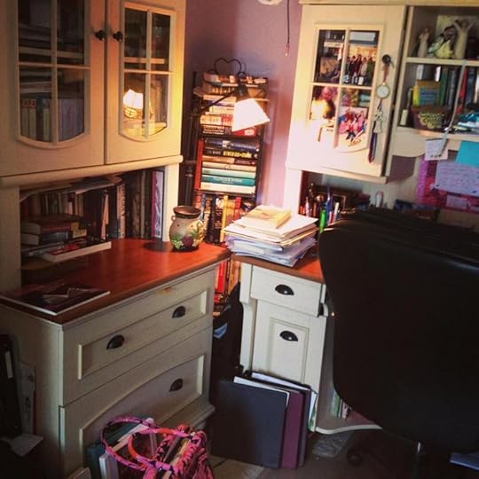 what my desk looks like when i'm not writing-001