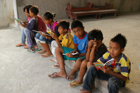 Membaca buku