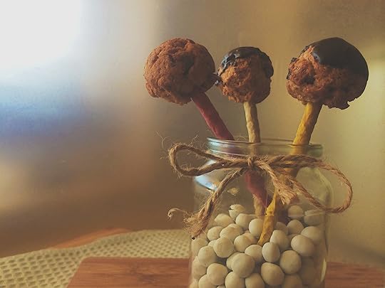 Dog-Safe Cupcake & Cakepop Recipe Made Peachy