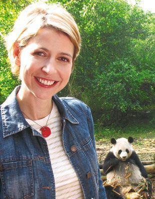 My inner lesbian is fond of the Samantha Brown type. Warm, feminine, and down-to-earth feeling. 