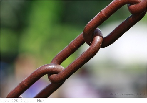 'chain' photo (c) 2010, pratanti - license: http://creativecommons.org/licenses/by/2.0/