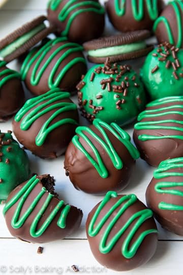 Only 3 ingredients needed to make these mint chocolate truffles. They taste like chocolate-covered Oreo cheesecakes!
