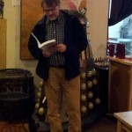 Arnzen reading with Dalek