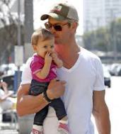 chris hemsworth and tot