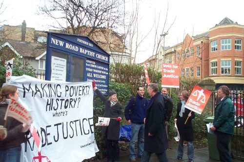A group of campaigners from Christian Aid lobbying for Trade Justice. Photo by Kaihsu Tai. CC-BY-SA 3.0