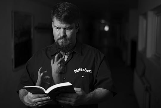 Author_man_book_hands