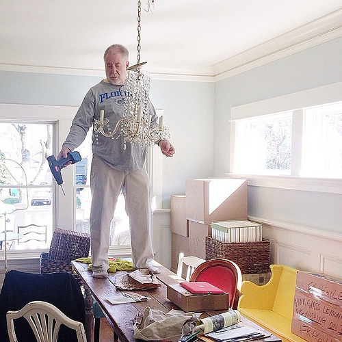 Friends, my dad put up the chandelier from our old house in our new dining room and I feel so much more at home now. #itsthelittlethings #grateful