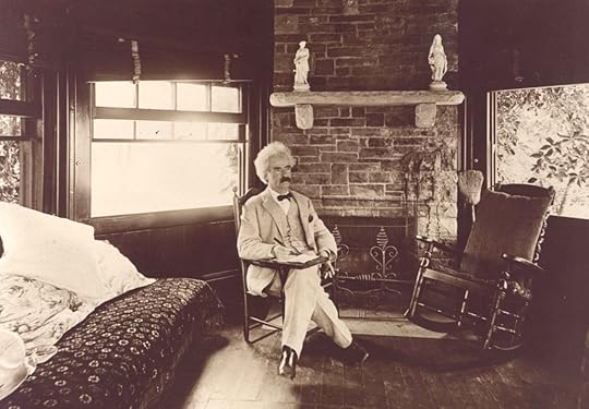 Mark_Twain_seated
