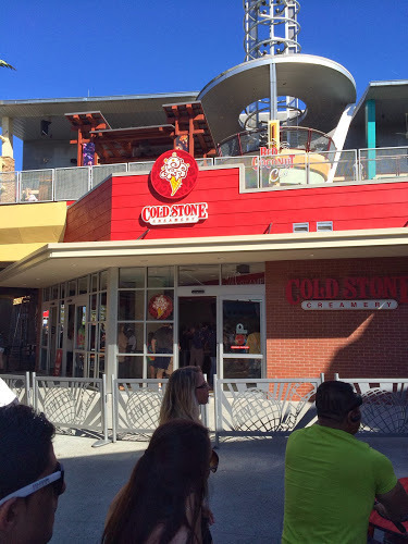 Universal Orlando CityWalk Cold Stone Creamery Starbucks