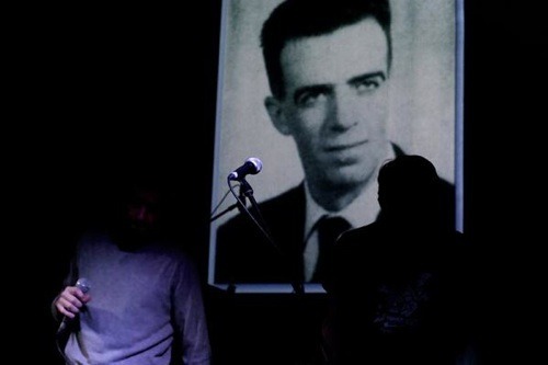 Peter Kolosimo sul palco con il Wu Ming Contingent, centro sociale Strike, Roma, 13 febbraio 2014. Foto: D. De Gregorio.