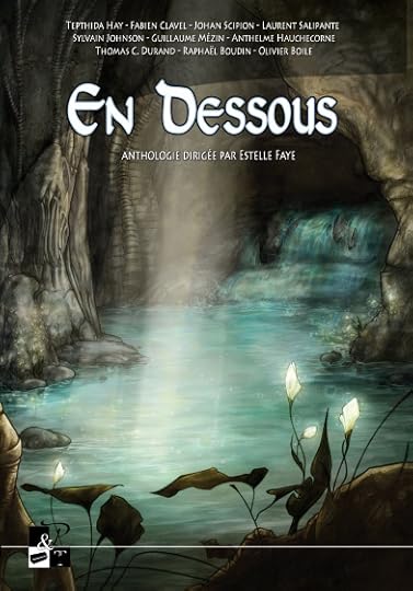 en dessous