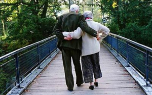 blog- old couple holding hands