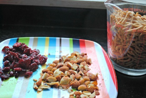 chow mein noodles ingredientscropped