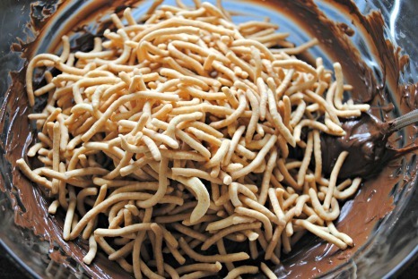 chow mein cookies noodles in bowlcropped