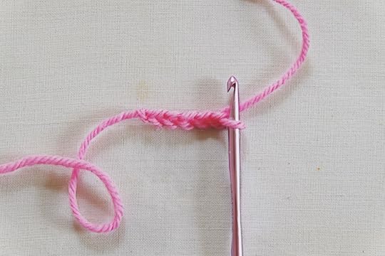 How To Crochet a Mini Flower Made Peachy