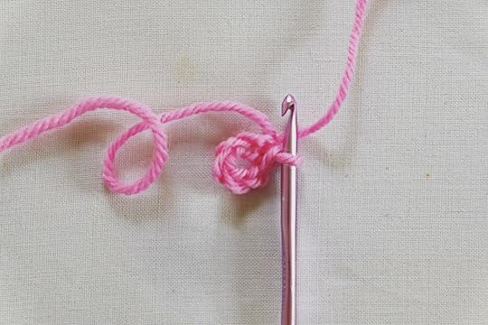 How To Crochet a Mini Flower Made Peachy