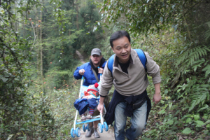 Carrying the little Sultan up the mountain.