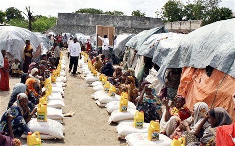 New refugee camp still closed to starving Somali refugees as supply airlift to Mogadishu is postponed 