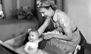 Woman-bathing-a-baby-1948-007