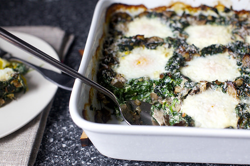 baked eggs with spinach and mushrooms