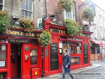 The Temple Bar Pub in Dublin, Ireland