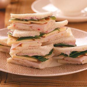 photo TurkeyGoudaandappleteasandwiches.jpg