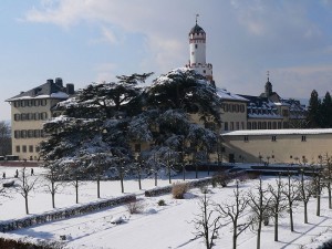 800px-White_Tower_Bad_Homburg_Germany