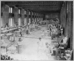 Men cutting stone decorations for the Library of Congress. Prints and Photographs Division. 