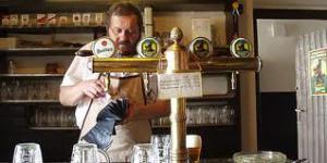 prague vole pouring beer