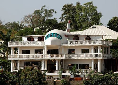 Really liked this one, except it's a bit too big and 8,100 miles from our kids' school. (Abuja, Nigeria)
