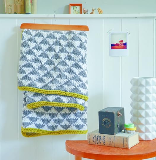 Triangle3Motif Throw 2