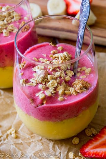 Strawberry Mango Breakfast Smoothies - juicy strawberries, mangos, bananas, and your favorite granola come together in this healthy smoothie!