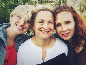 Susannah Scott (center) with her sisters.