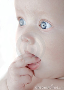 baby-blue-eyes-18599072