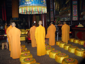 monks-china-leshan-cc-drs2biz