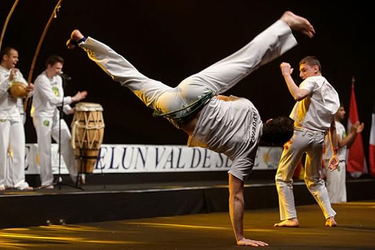 File:Capoeira show Master de fleuret 2013 t221422.jpg