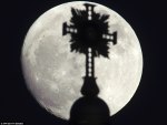 http://www.dailymail.co.uk/sciencetech/article-2140074/Supermoon-2012-pictures-Our-cosmic-sidekick-appears-biggest-brightest-form.html