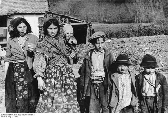 File:Bundesarchiv Bild 183-2004-0203-502, Bei Agram, kroatische Sinti und Roma-Frauen und Kinder.jpg
