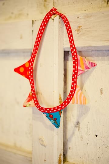 Bunting Necklace Inset CREDIT www.kerriemitchell.co.uk