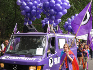 Piratpartiet som stolta deltagare i Prideparaden