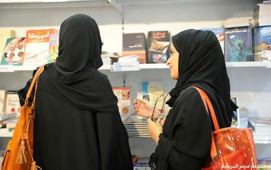 355782146798 صور: مشاركة نسائية واضحة في معرض الرياض الدولي للكتاب