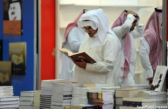 377228056313 صور: مشاركة نسائية واضحة في معرض الرياض الدولي للكتاب