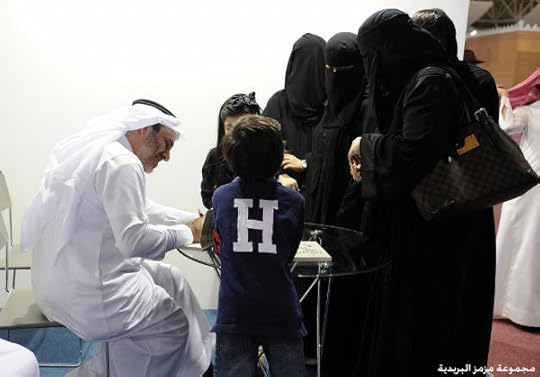 146525050978 صور: مشاركة نسائية واضحة في معرض الرياض الدولي للكتاب