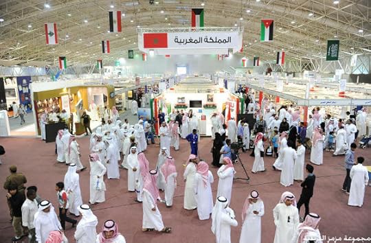 612615440971 صور: مشاركة نسائية واضحة في معرض الرياض الدولي للكتاب