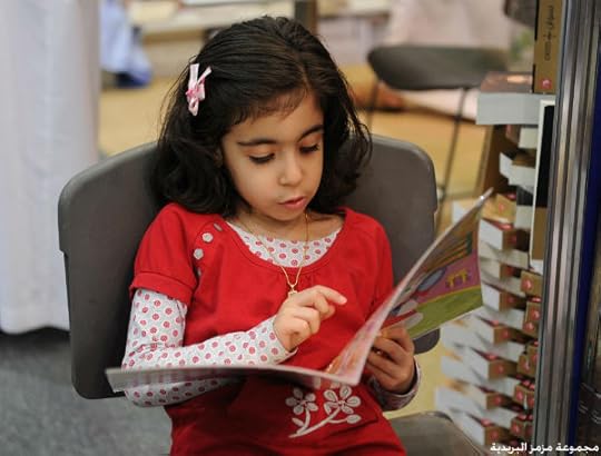 807999803916 صور: مشاركة نسائية واضحة في معرض الرياض الدولي للكتاب