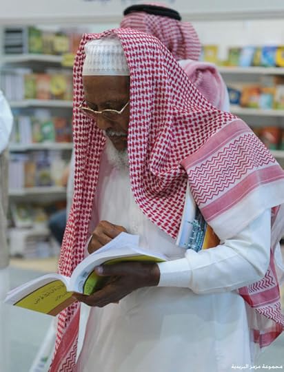 997071467338 صور: مشاركة نسائية واضحة في معرض الرياض الدولي للكتاب